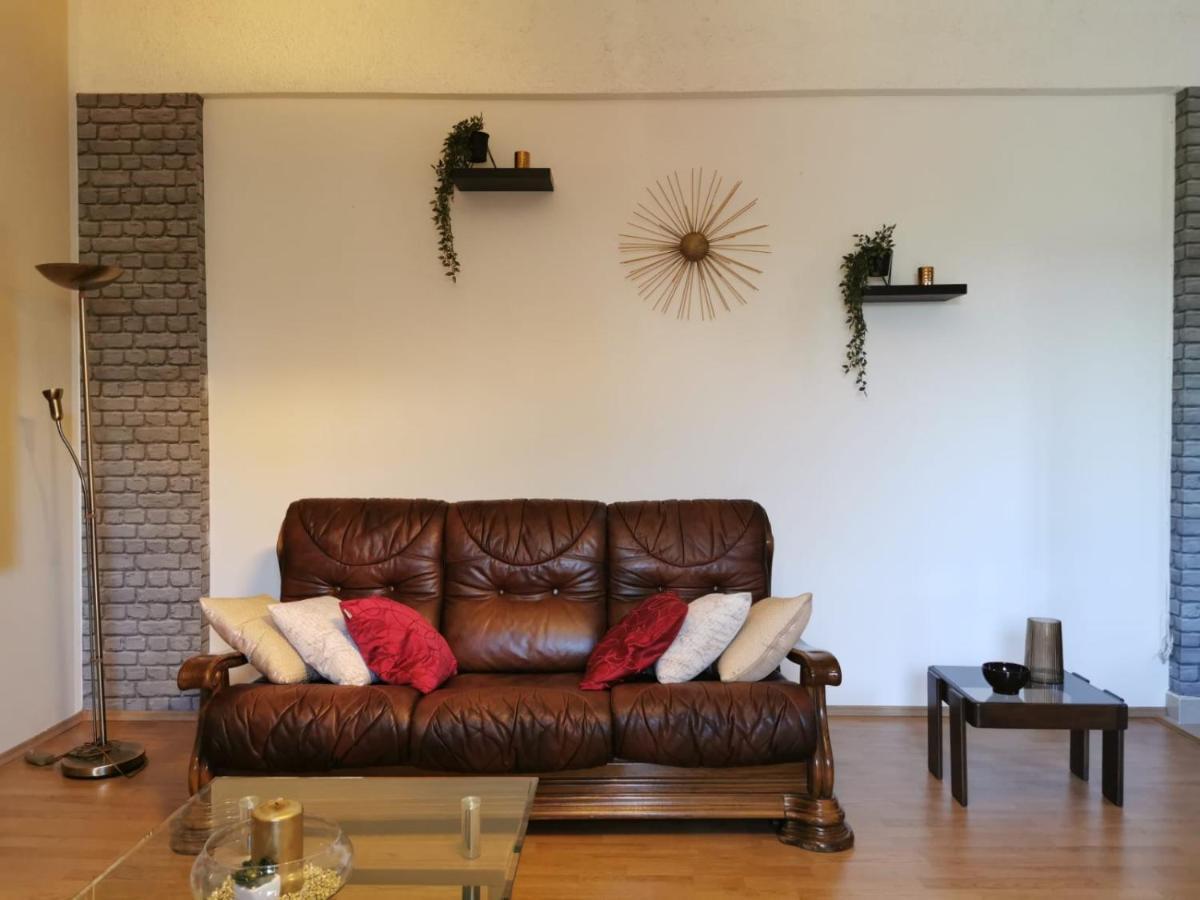 Priska Apartment Kastela Exterior photo