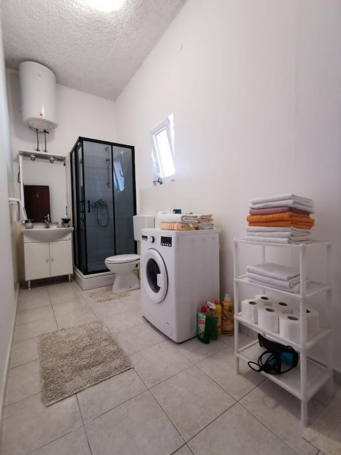 Priska Apartment Kastela Exterior photo