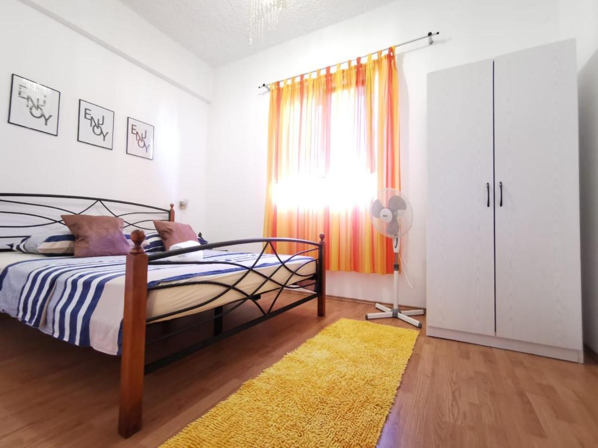 Priska Apartment Kastela Exterior photo