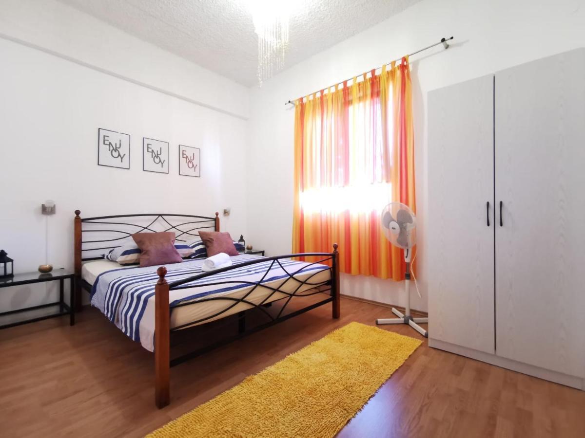 Priska Apartment Kastela Exterior photo