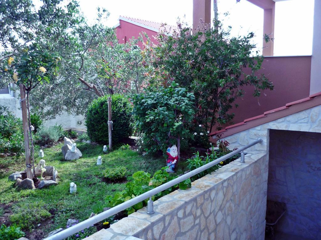 Priska Apartment Kastela Exterior photo