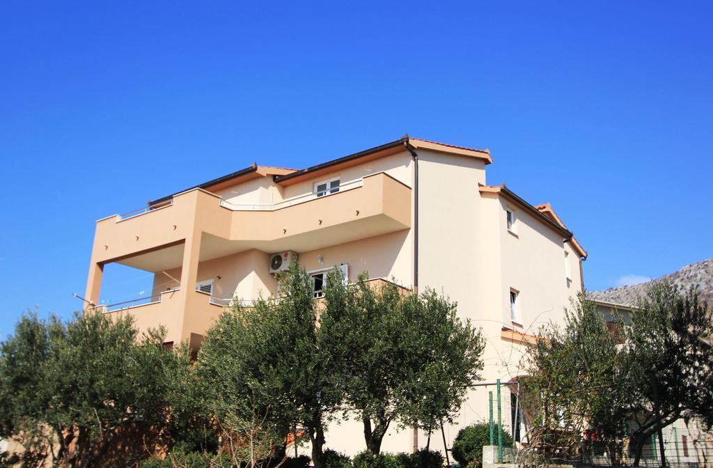 Priska Apartment Kastela Exterior photo