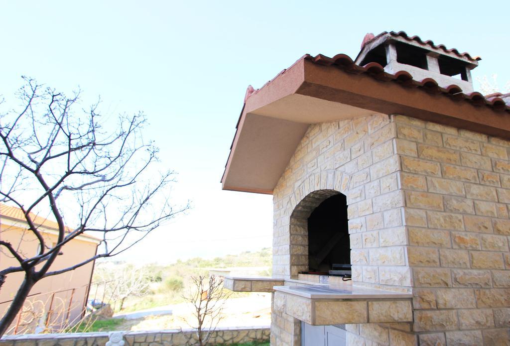 Priska Apartment Kastela Exterior photo