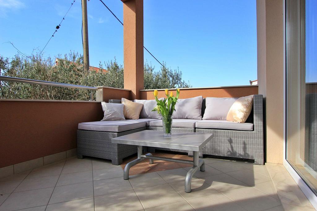 Priska Apartment Kastela Exterior photo
